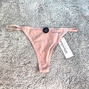 NWT La Vie En Rose Thong
